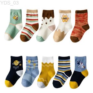 Çocuk SOCKS 5 Çift Koreli Çocuk Moda Karikatür Çoraplar Bebek Bahar Sonbahar Uzun Çoraplar Erkek Kız Kızlar Günlük Çoraplar Çocuk Giyim Aksesuarları YQ240314