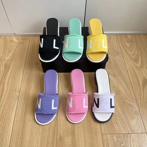 6 컬러 디자이너 Sandas Shoe Slippers Sandals 2024New Loafer 수영장 캐주얼 신발 평평한 남자 뮬 여성 섹시 슬라이더 소녀 여름 해변 고급 디자이너 슬라이드 남성 크기 35-41