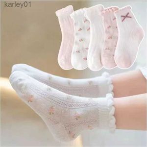 Barnstrumpor 5 par/Lot Kids Socks Spring Summer Cotton Girls Socks Söta blommor Mönster för barn Baby Little Girl Clothing Accessories YQ240314