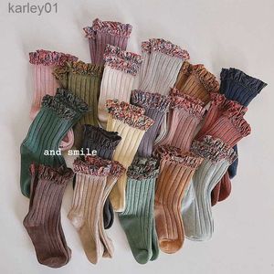 Barn strumpor nya våren barns frilly strumpor rufsar spets flickor ankel strumpor mjuka småbarn spädbarn baby bomull sockar barn prinsessan sock yq240314