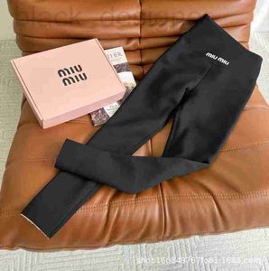 Leggings da donna firmati 23 autunno/inverno nuova decorazione con lettere di design di nicchia con leggings morbidi e ispessiti E95W