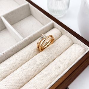 المجوهرات المصممة T incnangle Ring العلامة التجارية الفاخرة للنساء هدية مشاركة الزفاف متعددة الحجم مع صندوق