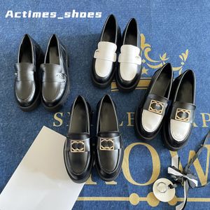 Tasarımcılar Lüks Kadın Loafers Sıradan Balıkçı Tuval Chanelshoes Kadın Ayakkabıları Espadriles Yaz Lüks Ladies Flats Plajı Plaj Boyutu ile Yarım Terlik 34-41