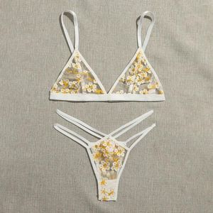 Bras sätter kvinnor White Mesh Lingerie Floral broderi Transparent Ultrathin Brassiere med Thongs Sensual See Through Erotic Costumes