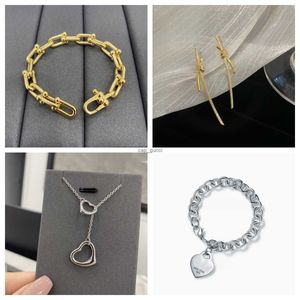 Ny modeutseende Top Hot-Selling Brand Designer Initial Charm Necklace for Girls Letters Alphabet Heart Armband Smyckesgåvor för flickor