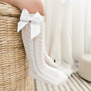 Barn strumpor nya sommar baby långa strumpor knä höga spanska barn flickor mesh sock sockan prinsessa strumpa ihåliga ut mjuka barn sock 0-6y yq240314