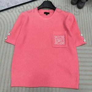 女性用Tシャツデザイナー射手Xiaoxiang 2024春/夏新しい刺繍クローバーラウンドネック半袖シングルポケットニットTシャツ女性5U16