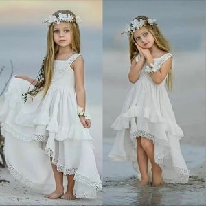 Niedrige böhmische hohe Blumenmädchenkleider für Strandhochzeiten, Festzugskleider, A-Linie, Boho-Spitzenapplikationen, Kinder-Erstkommunionkleid mit Applikationen