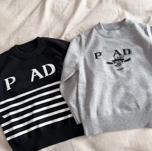 P8026 Kids Designer Kläder Pullover Baby Boy Girl Sweaters Knitwear Jumper Children Coat