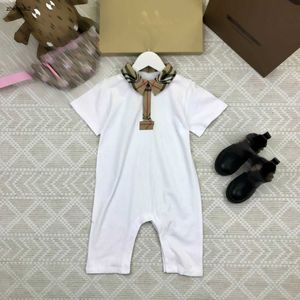 Luxuriöse Kleinkind-Overalls, kurzärmelige Babykleidung, Größe 52–100, Designer-Krabbelanzug für Neugeborene, kariertes Revers, Baby-Body, 24. März