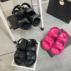 Damen-Sandalen mit flachem Absatz, modische Sommerschuhe aus schwarzem Lackleder für Damen, klassische Designer-gesteppte Damen-Freizeitschuhe aus Gummi