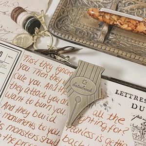 Vintage Bookmark Pen Tip Design Book Holder Retro Metal Page Clip School Stationery Creative Gifts Journaling Decoration 240314