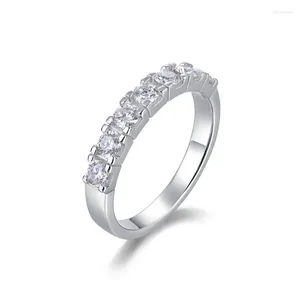 Anelli a grappolo Anello da 0,7 ct in vera Moissanite Mezza Eternità 7 Gioielli di moda in pietra Argento 925 Lab Mosan Diamond Wedding Band Placcato in oro bianco