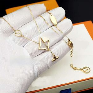 19styles Diamond for Woman Pendant Necklace Designer Jewelry Mens Chain 18k Plated Sier Gold Choker Necklaces Fashion Lovers Letter Stainless Steel Jewelry