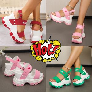 2024 Nya tofflor Buckle Strap Wedge Heel Sandals for Women Summer Lightweight Platform Sandls Woman Non Slip Gai EUR 35-43