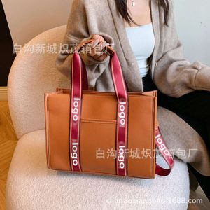 Loja de fábrica por atacado nova sacola de alta capacidade o mesmo ombro popular e elegante de alta qualidade versátil casual crossbody para mulheres