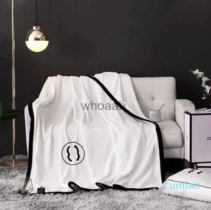 Decken Decken Designerdecke Briefdruck Klimaanlage Abdeckung Decke Reise Badetuch Weiche Winterwolle Damenschal 150 x 200 cm mit Geschenkbox 240314