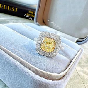 Bandringar 2024 Ins Top Sell Wedding Rings Fantastiska lyxsmycken 925 Sterling Silver Cushion Form Yellow Gold 5A Cubic Zircon Pave CZ Party Women Eternity Gift