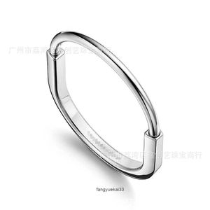 2024 Nowa bransoletka designerska zagęszczona srebrna bransoletka w kształcie serca dziewczyna pamiątka pamiątka moda