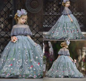 Söt tyllbollklänning Flower Girl Dresses Lace Applique High Neck Rhinestones Kids Pageant Dress Golvlängd Girl's Birthday Party