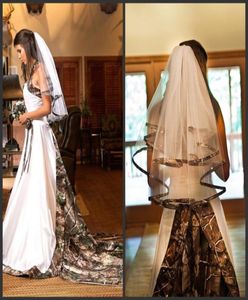 Två lager Camo Bridal Veils 2022 Simple Unqiue Design Sexig stil Custom Made S High Quality5388945