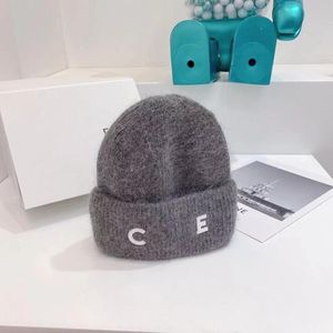 Marca de luxo designer masculino gorro chapéus feminino alfabeto outono inverno tendência multicolorido pelúcia hats255z