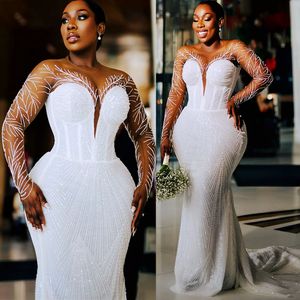 2024 Arabo Aso Ebi Plus Size Bianco Sirena In Rilievo Abito Da Sposa Con Paillettes Pizzo Sheer Neck Abiti Da Sposa Abiti ZJ202