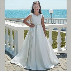 女の子のドレスは結婚式のための白いサテンの花のドレスフォーマル・オカンズプリンセスバンケットイブニングパーティーファースト聖体