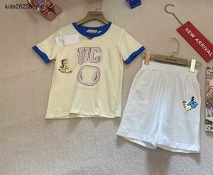 Neue T-Shirt-Anzüge für Kinder, kurzärmelige Baby-Trainingsanzüge, Größe 100–160 cm, zweiteiliges Set für Jungen, T-Shirt und Shorts für Mädchen mit Dinosauriermuster, 24. März