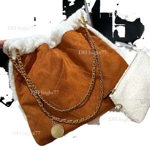 Autumn and Winter New Fashion Design Women's Classic Woolen Garbage Bag Pearl Chain Large Capacity Casual Mångsidig handhållen Crossbody Bag