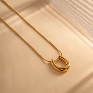 Pendanthalsband Enkla metalliska gjutna halsband Rostfritt stål Vattentät hypoallergen Trendiga charm smycken BN176