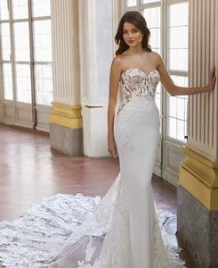 Abiti da sposa a sirena in raso di pizzo Morden Abito da sposa senza maniche a cuore 2024 Semplice strascico lungo Sweep Train Realizzato su misura