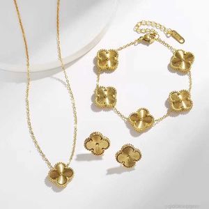 Designer Designerluxury Design Gold Clover Pendant Necklace Armband Titanium Steel Jewelry for Women Gift G924