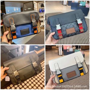 Fabrikgroßhandel Neue Herrentasche Track Flap Mailman C2725 Einzelschulter-Crossbody-Aktentasche Kleine Größe 3747