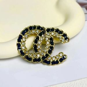 Fashion luxury Zircon Pearl Brooch classic high recognition designer brooch 18K gold brass material Christmas Valentines Day weddinggifts gift YY