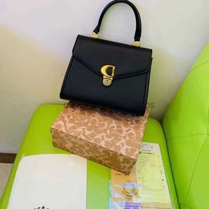 Brands de designer de moda de luxo Novas letras ocas Raffia Straw papel de moda de moda tecida Bolsas de ombro de ombro de verão Bolsa de luxo de praia