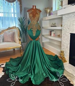 2024 Sexy Green Dresses Jewel Neck Illusion Gold Crystal Beads Mermaid Prom Gowns Open Back Sleeveless Formal Evening Dress