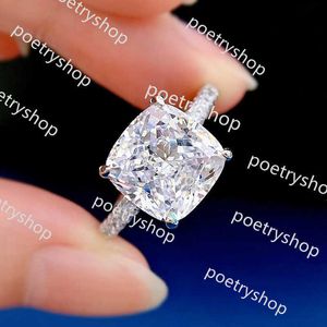 Bandringar 2024 Top Sell Luxury Jewelry Wedding Rings Handmade Real 100% 925 Sterling Silver Cushion Shape 10*10mm White Moissanite Diamond Gemstones Party