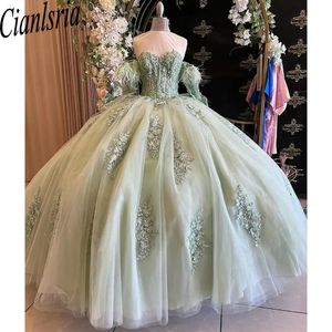 Nane Yeşil Omuz Tüyler Quinceanera Elbise Balo Aplikler Dantel Yay Prenses Tatlı 15 16 Doğum Günü Partisi resmi