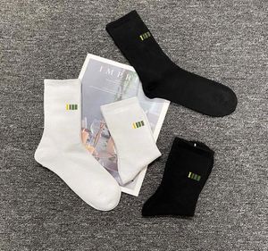 Erkek Moda Çoraplar Erkekler Aktif Koşu Spor çorabı hiphop 23SS Streetwear Whole2080521 için 3 Renk