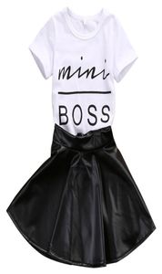 New Fashion Bambino Bambini Ragazza Vestiti Set Estate Manica corta Mini Boss Tshirt Top Gonna in pelle 2PCS Outfit Bambino designer Su8414643