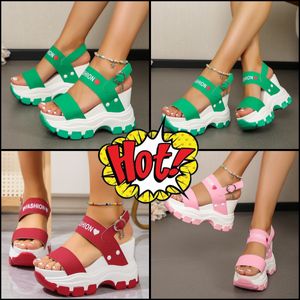 2024 Pantofole di alta qualità Cinturino con fibbia Sandali con zeppa per donna Sandali estivi con plateau leggero Donna Scarpe antiscivolo GAI eur 35-43