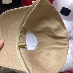 Projektantka luksusowa kapelusz kobiety haftowa czapka baseballowa Kobieta Summer Casual Casquette Setka ochrony przeciwsłonecznej Hat Retro Classic Casquette Womens C156