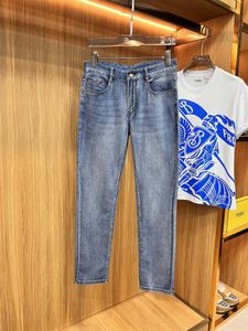 Herren-Designer-Jeans, europäische Herrenhosen, Motorrad-Stickerei, Pop, zerrissene Baumwolle, modische Jeans, Herren-Cargohose, schwarze Hüftgröße 28–40 #033