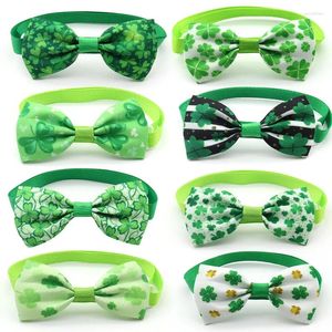 Odzież dla psów 30/50 PC St. Patrick's Day Pets Produkt Akcesoria Green Clover Style Styk Towery Dopasowania dla zwierząt domowych