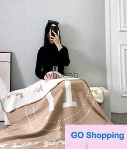 Blankets Luxury Designer Blankets letter Cashmere Soft Wool Scarf Shawl Portable Warm Sofa Bed Fleece Knitted Throw Blanket Wholesale 240314