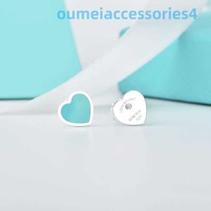 2024 Jewelry Designer Brand Stud S925 Sterling Silver Sweet Heart Stud örhängen för kvinnliga bokstäver Söt ol engagemang Asymmetriska öronringar