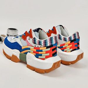 Sapatos casuais 2024 quatro estações moda mostrar tibetano flor pano emenda rendas sola grossa pai tamanho grande esportes ao ar livre homens