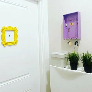 Racks de tv mostrar amigos porta chave porta titular de madeira roxo porta pingente amigos decoração para casa varanda parede pendurado ferramenta de armazenamento chave