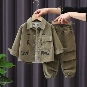 Pojkar 2023 Nya Baby Pi Shuai Corduroy Coat med Western Style Sweater Children's Spring och Autumn Two Piece Set